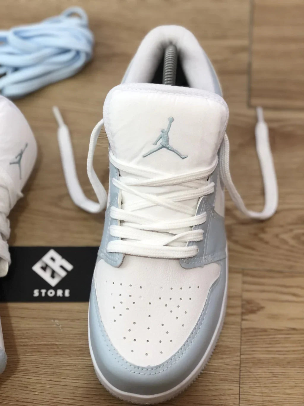 Zapatilla Nike Unisex - Air Jordan 1 Low -Blanco/Azul