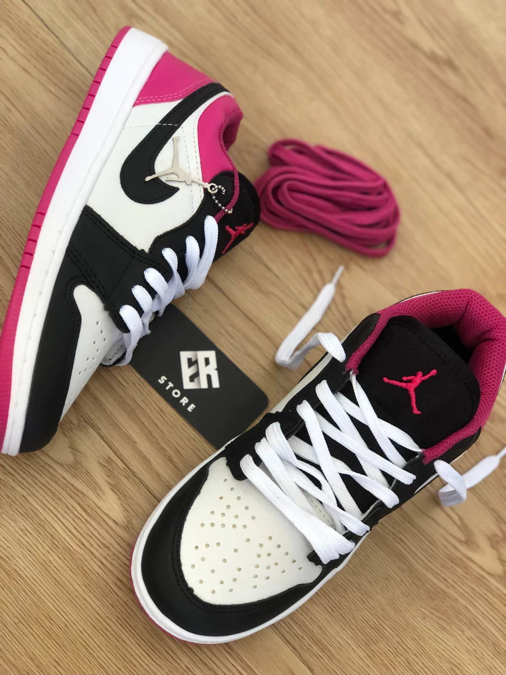 Zapatilla Nike Unisex - Air Jordan 1 Low -Negro/Rosa