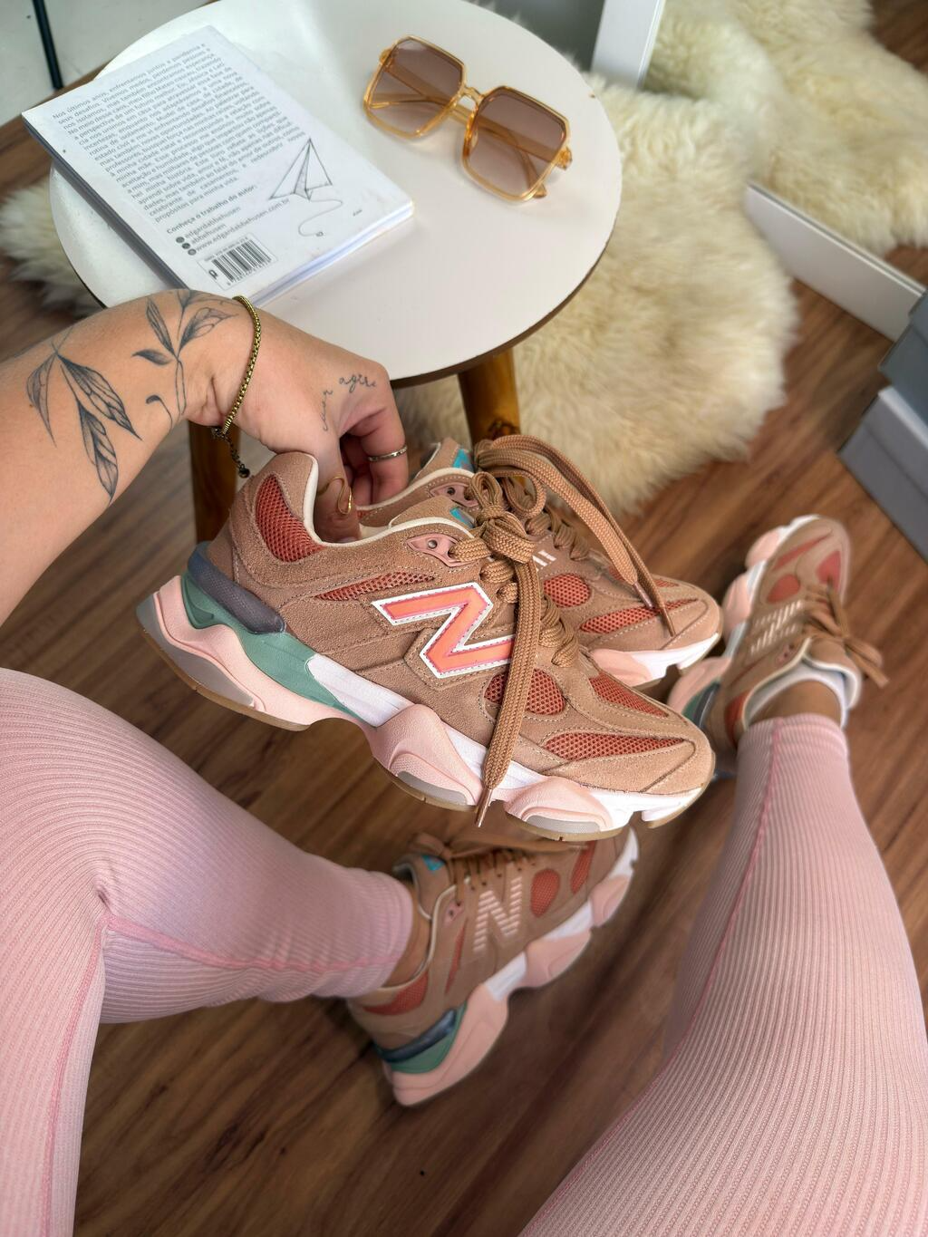 New Balance 9060 Unisex - Marrón/Rosa (Lanzamiento)