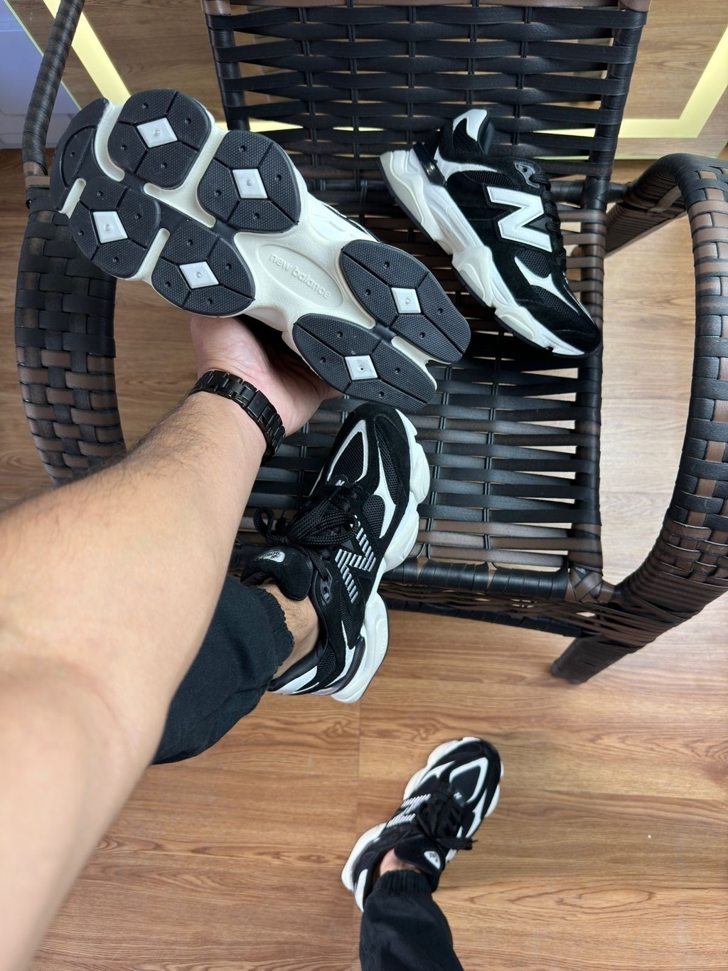 New Balance 9060 Unisex - Negro/Blanco (Lanzamiento)
