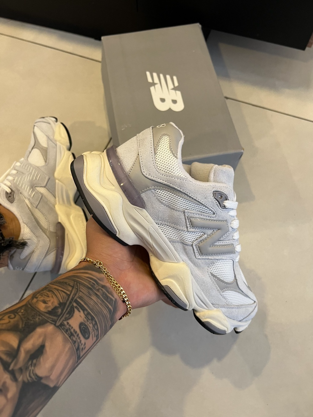 New Balance 9060 Unisex - Blanco/Gris (Lanzamiento)