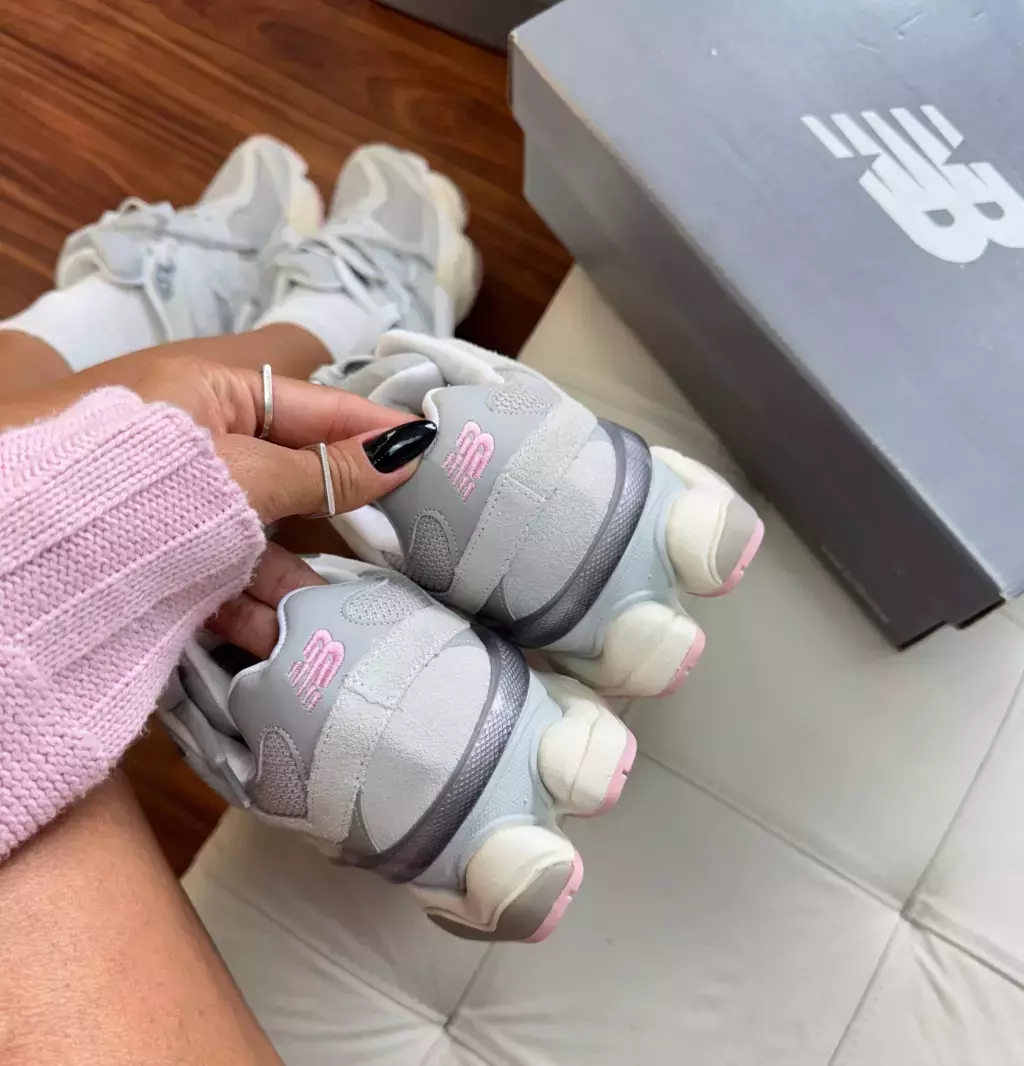 New Balance 9060 Unisex - Gris/Rosa (Lanzamiento)
