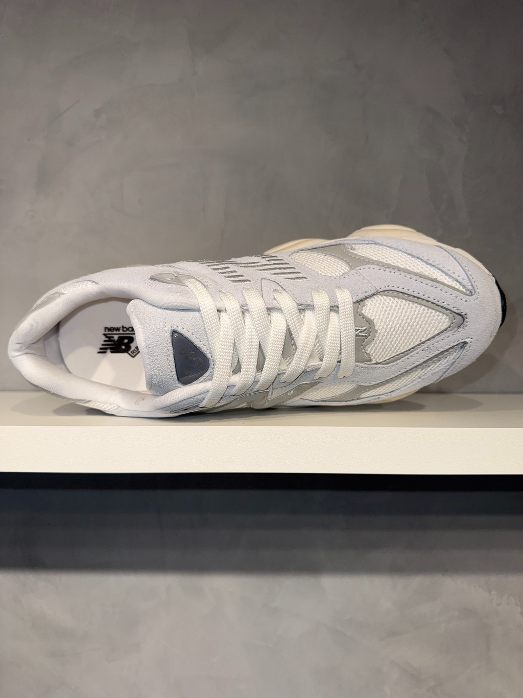 New Balance 9060 Unisex - Blanco/Gris (Lanzamiento)