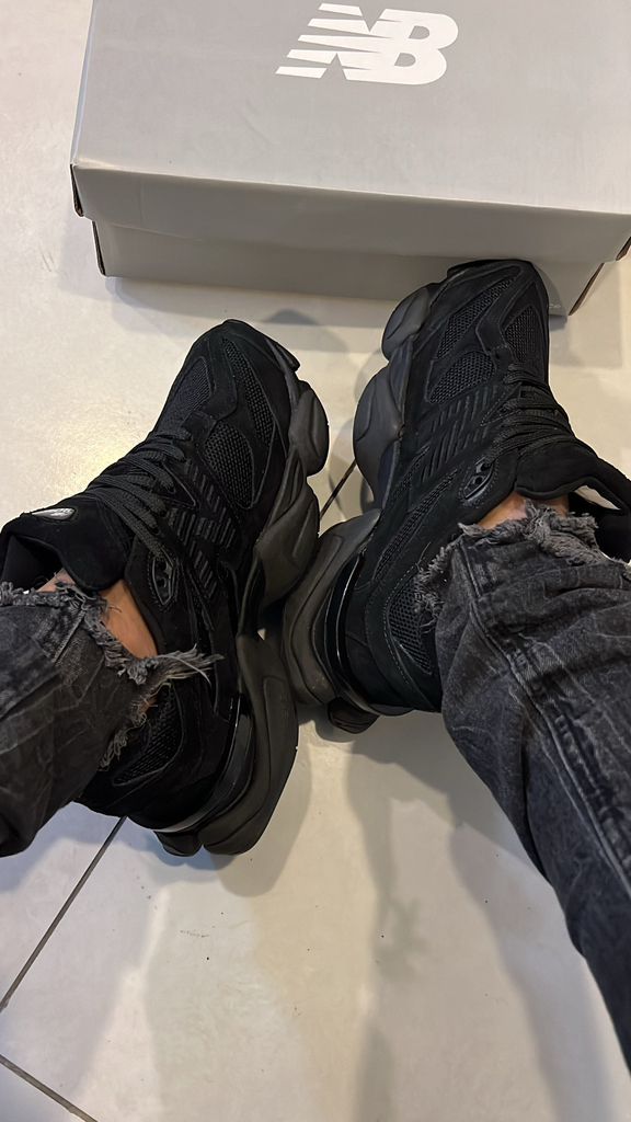 New Balance 9060 Unisex - Negro (Lanzamiento)