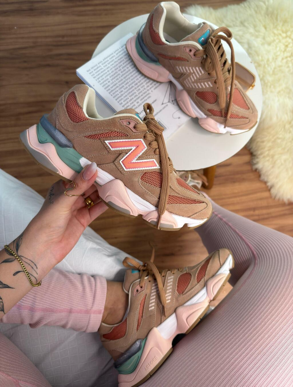 New Balance 9060 Unisex - Marrón/Rosa (Lanzamiento)