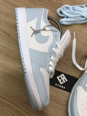 Zapatilla Nike Unisex - Air Jordan 1 Low -Blanco/Azul