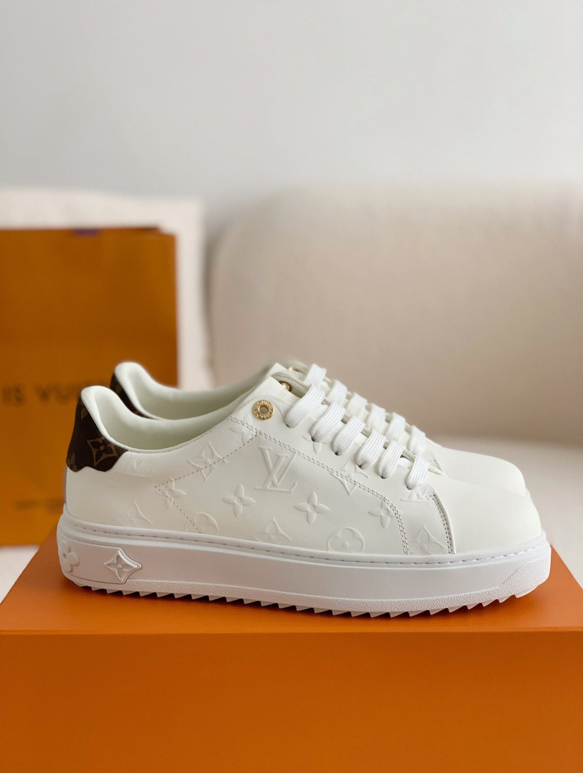 Lv women ‘white logo’