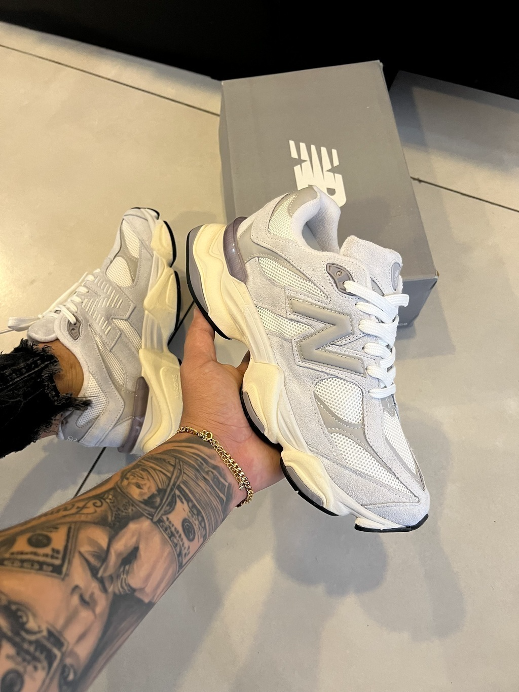 New Balance 9060 Unisex - Blanco/Gris (Lanzamiento)