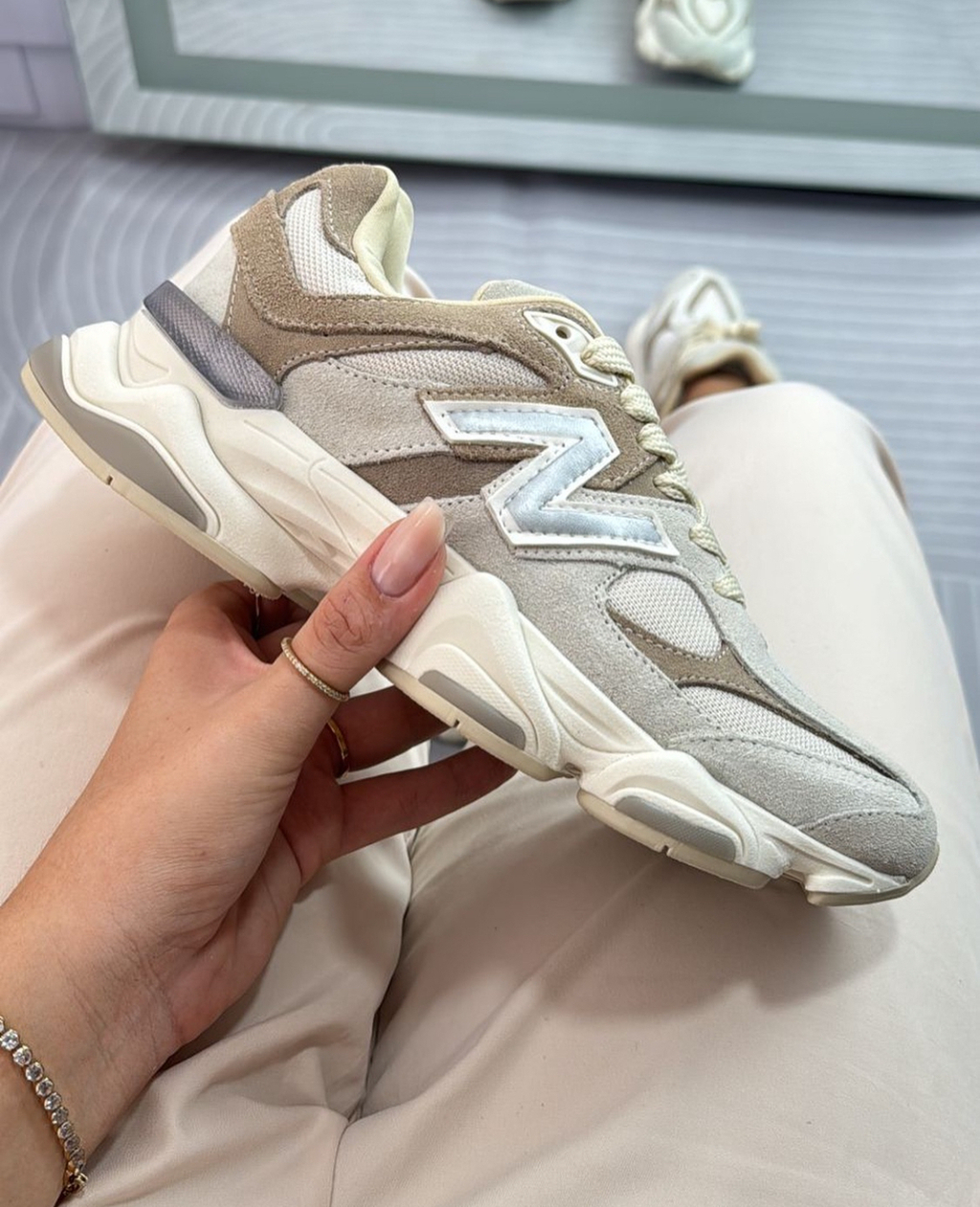 New Balance 9060 Unisex - Off-White/Beige/Gris (Lanzamiento)